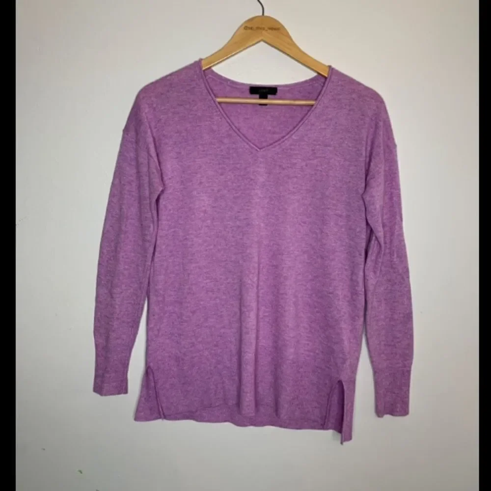 J.Crew V-neck lilac purple sweater. XXS